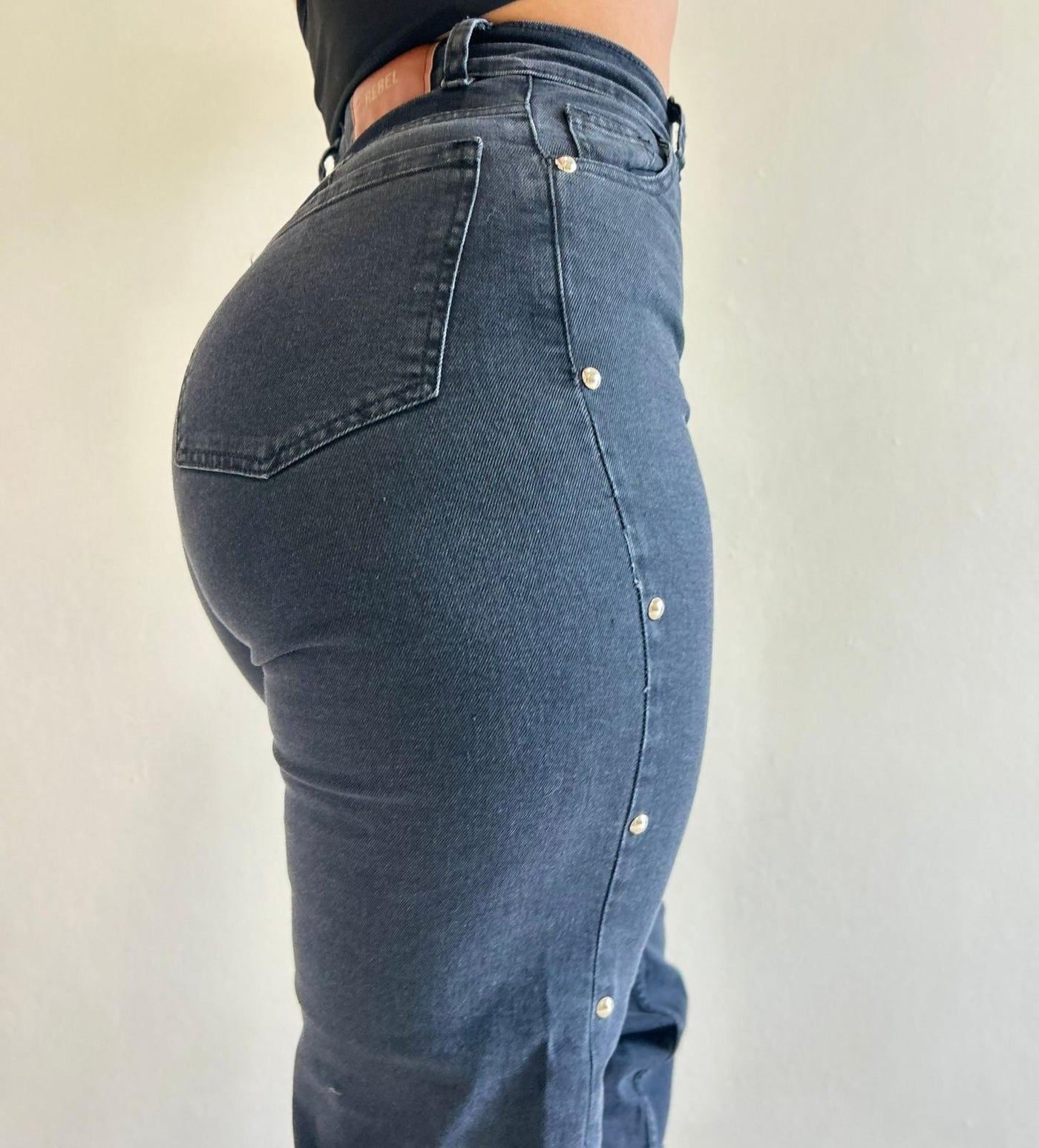 Wide leg Con Tachas Negro