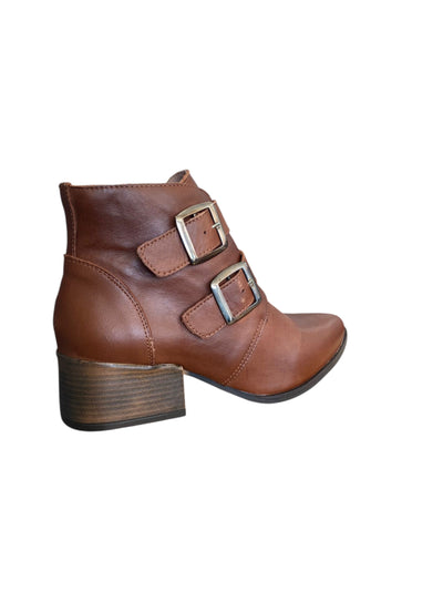 Bota De Punta Con Hebillas - Telha