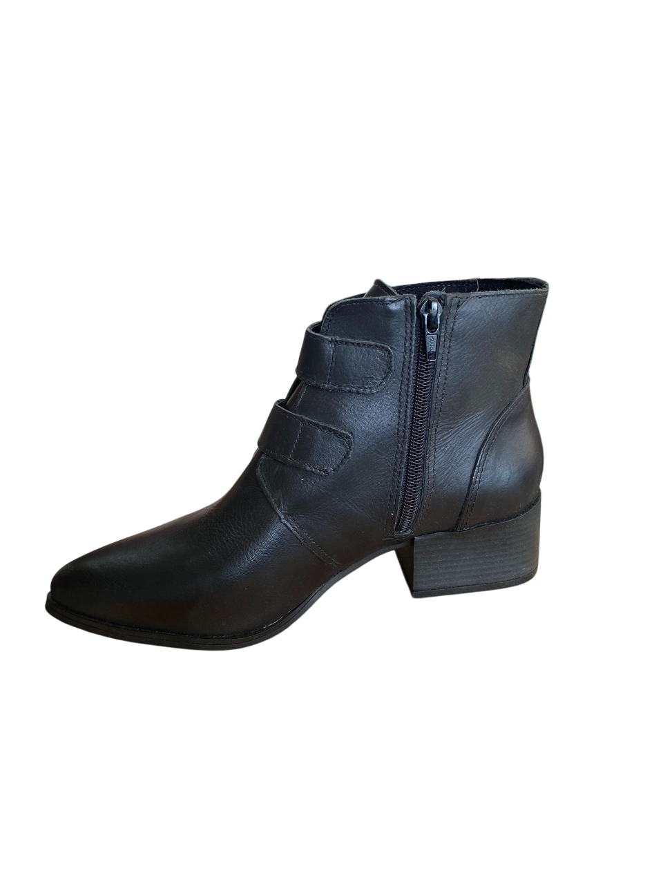 Bota De Punta Con Hebillas